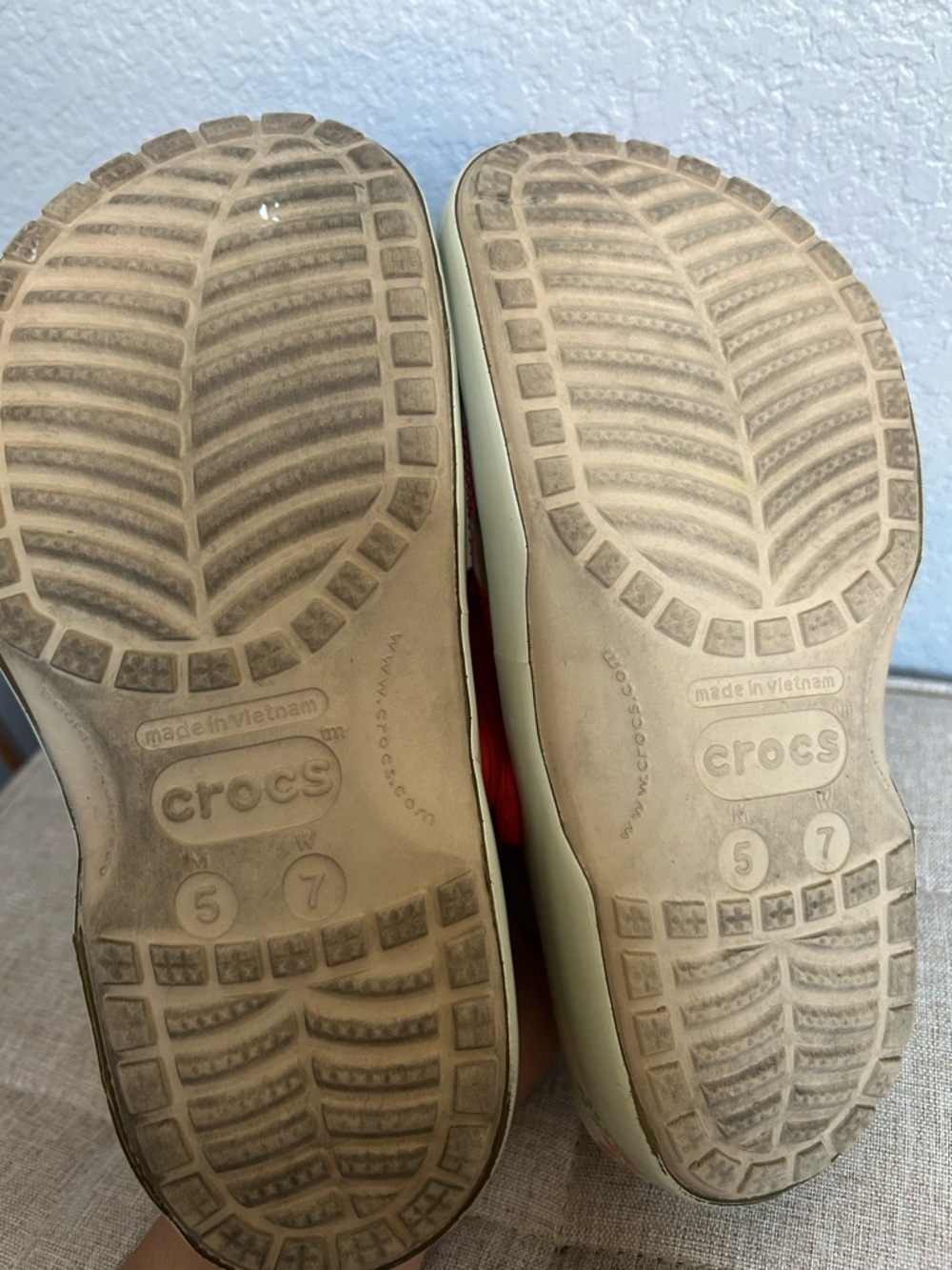 CROCS Red Floral Slingback Sandals with Cream Soles - Frida Kahlo size 7 - Picture 5 of 6